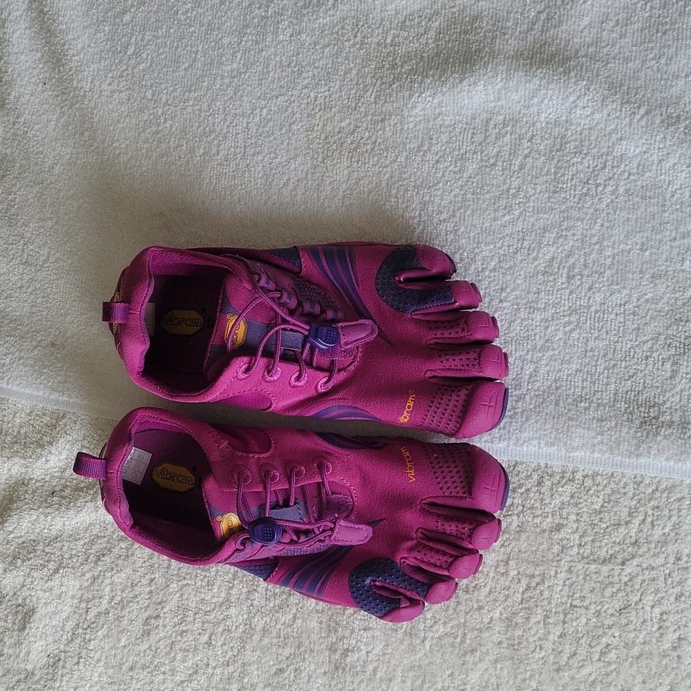 Vibram FiveFingers Size 38